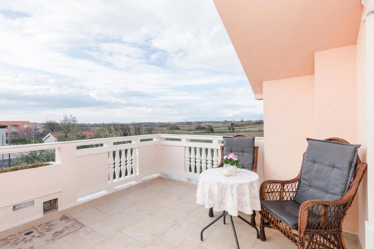 Villa Flora Maris Apartments Privlaka  Dış mekan fotoğraf