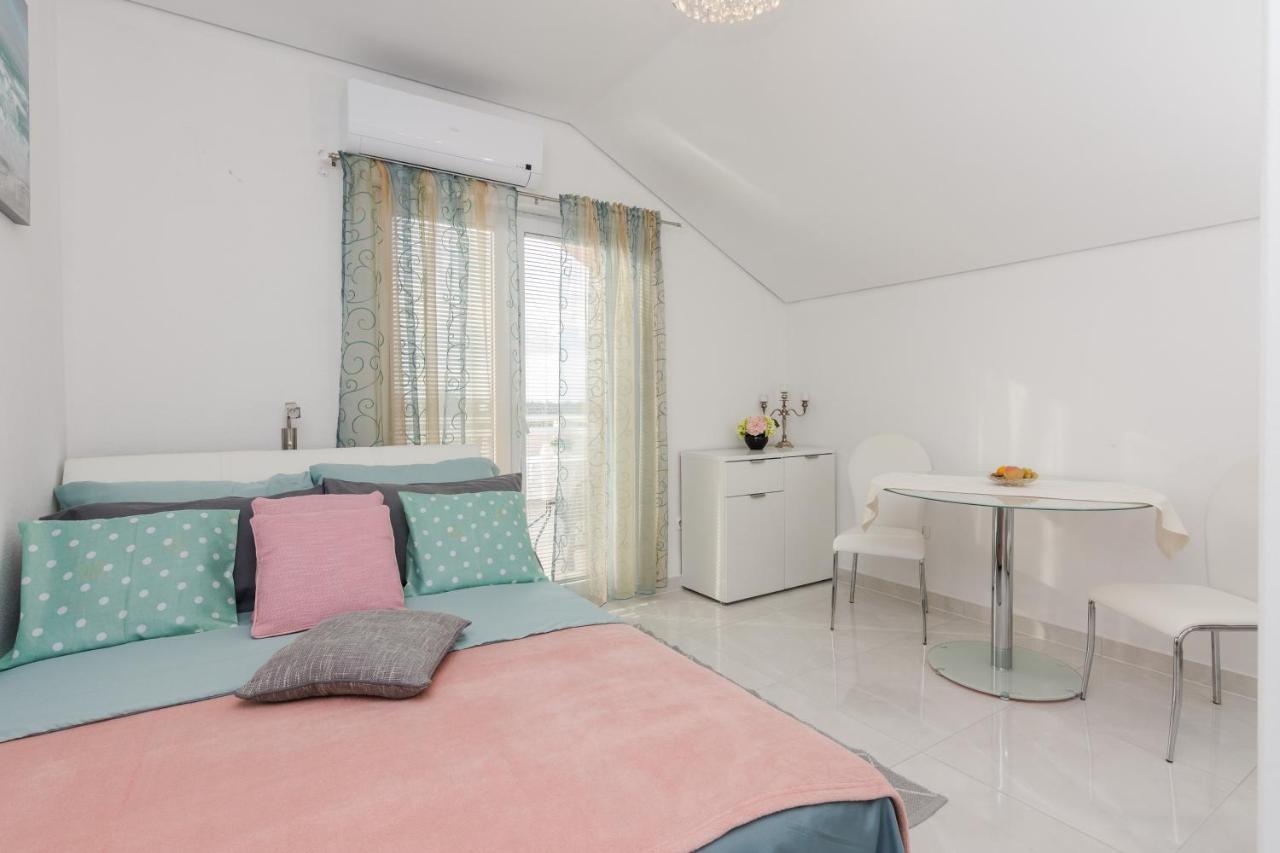 Villa Flora Maris Apartments Privlaka  Dış mekan fotoğraf