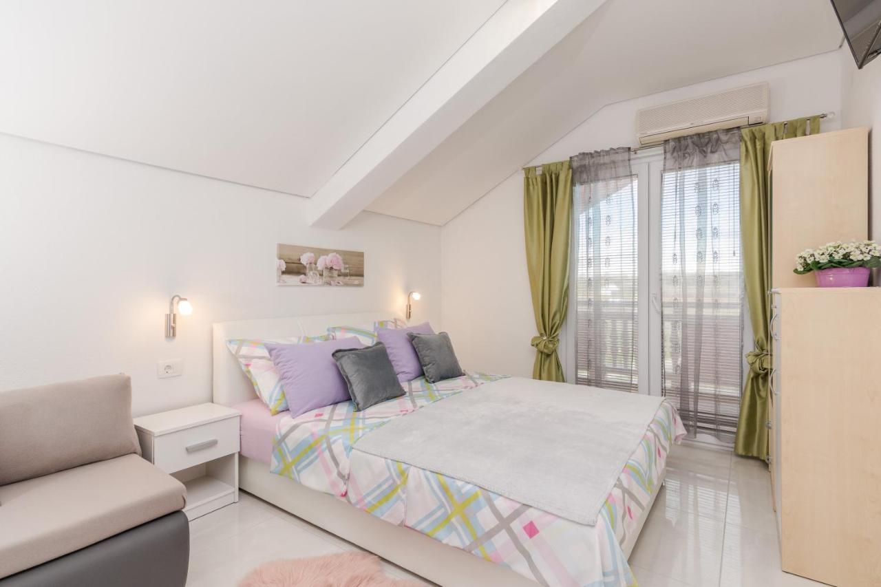 Villa Flora Maris Apartments Privlaka  Dış mekan fotoğraf