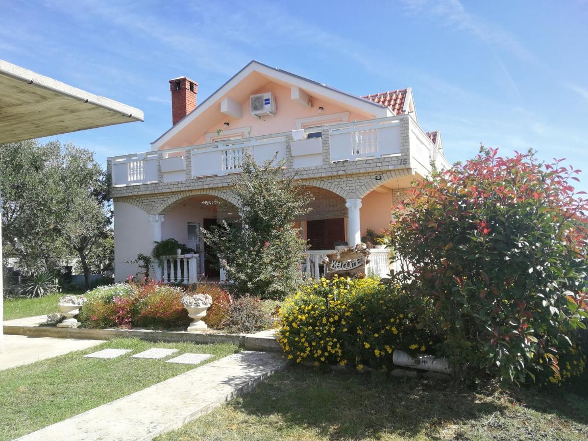 Villa Flora Maris Apartments Privlaka  Dış mekan fotoğraf