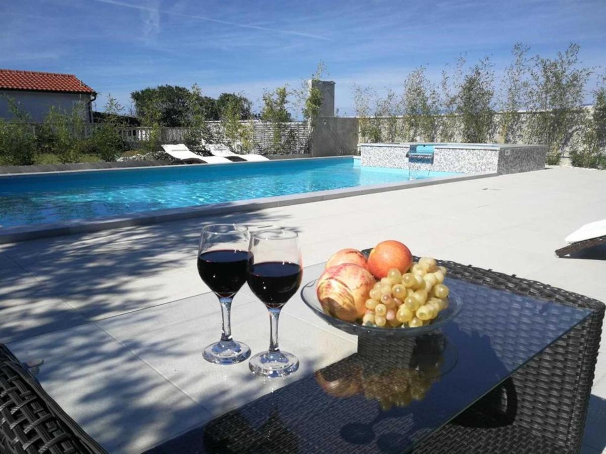 Villa Flora Maris Apartments Privlaka  Dış mekan fotoğraf