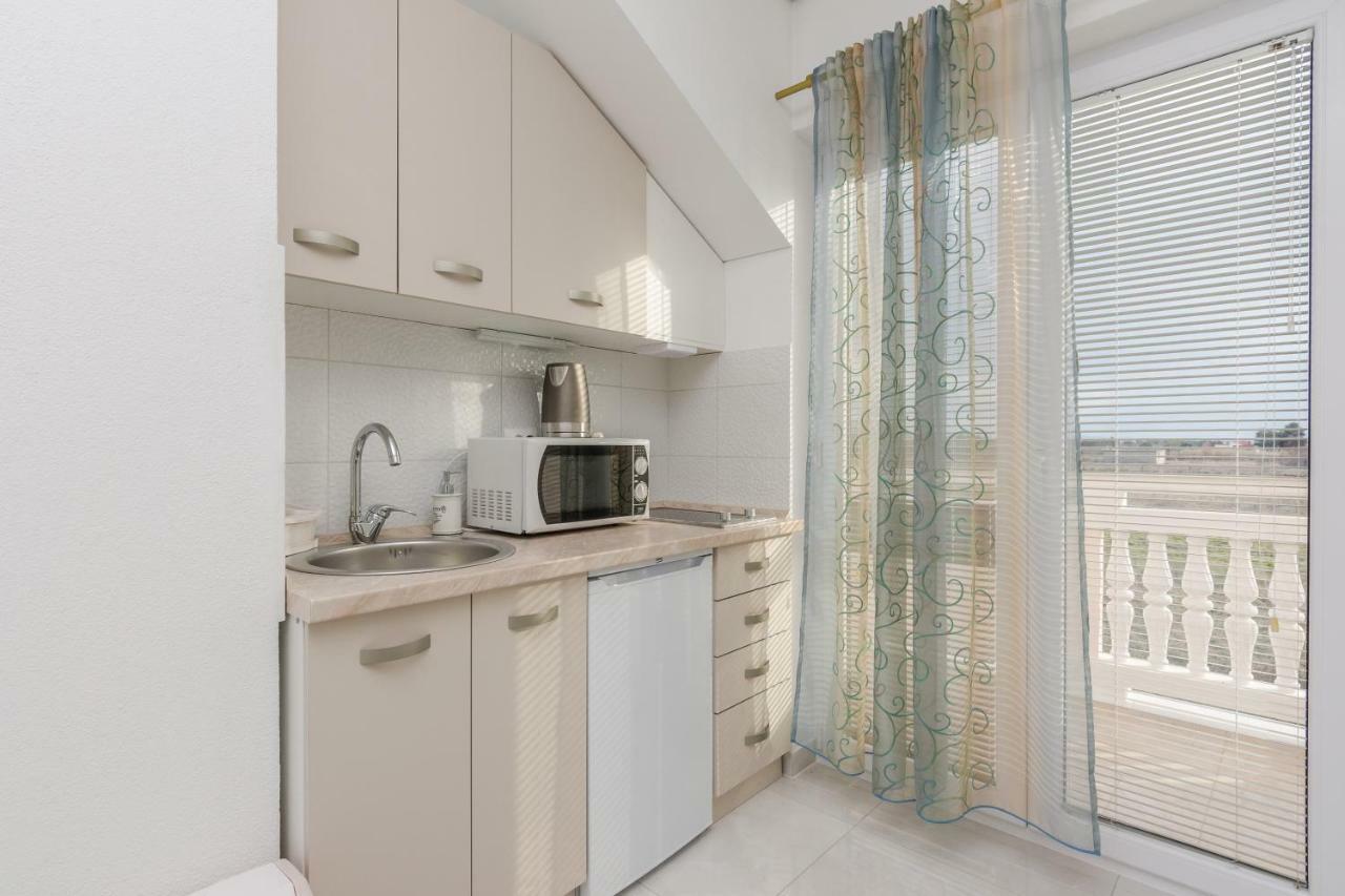 Villa Flora Maris Apartments Privlaka  Dış mekan fotoğraf