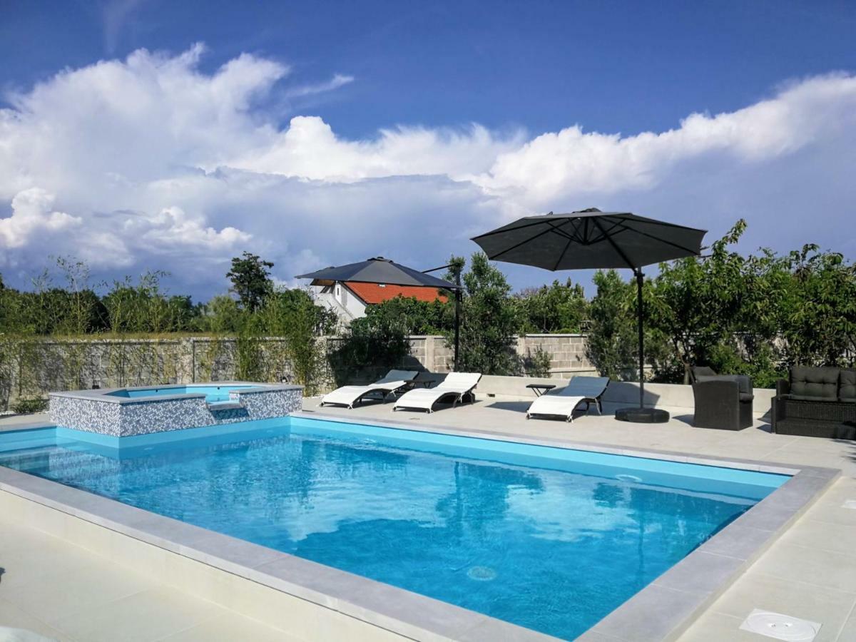 Villa Flora Maris Apartments Privlaka  Dış mekan fotoğraf